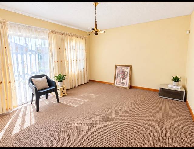 4 BEDROOM HOUSE FOR SALE IN REYNO RIDGE
